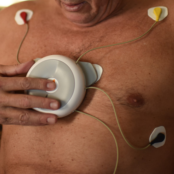 Electrocardiographe portable bluetooth 8-12 dérivations D-Heart