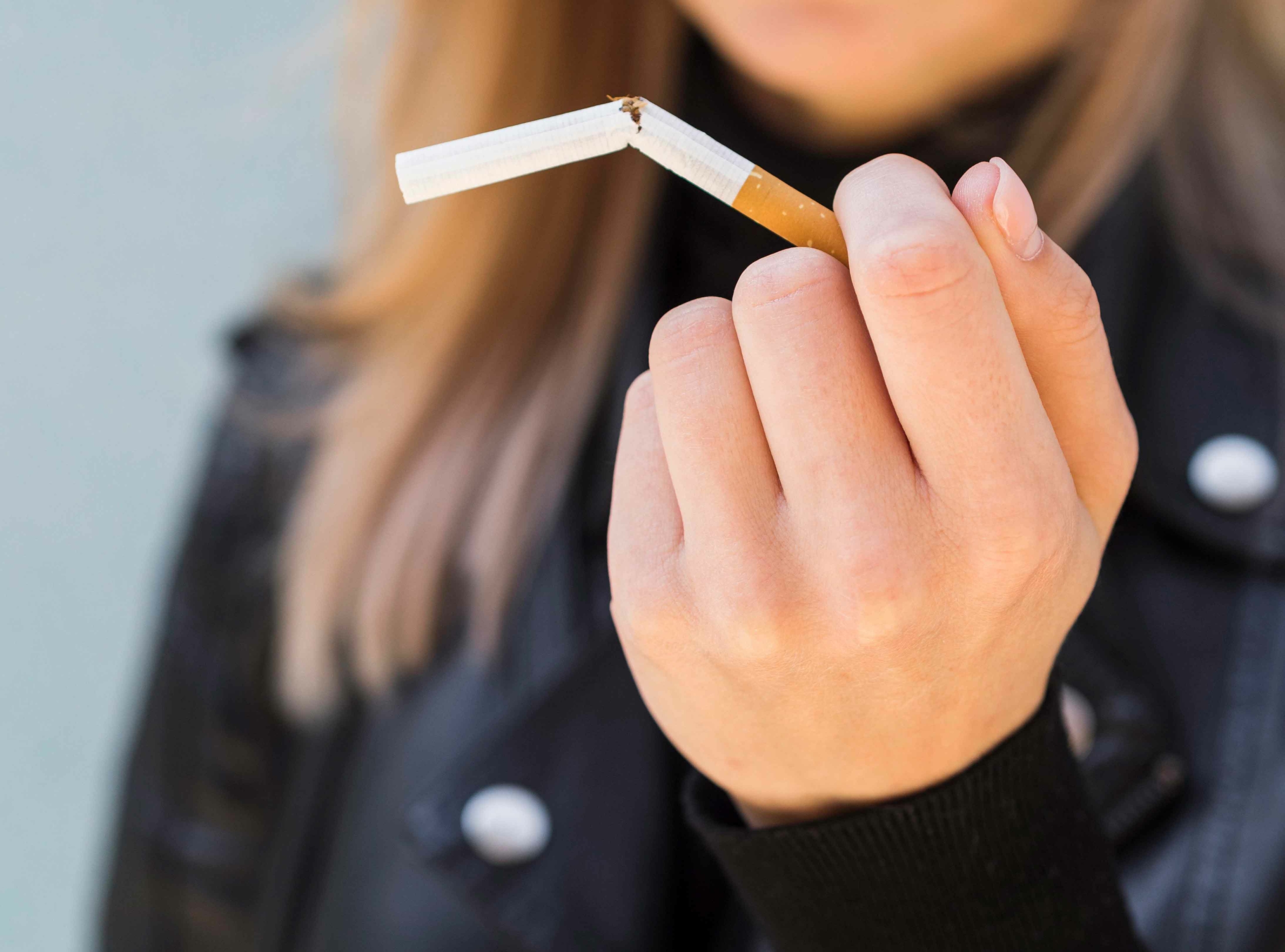 front-view-cigarette-bad-habit-concept Stop tabac